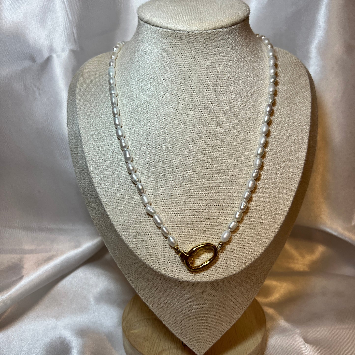 Golden Elegance Choker